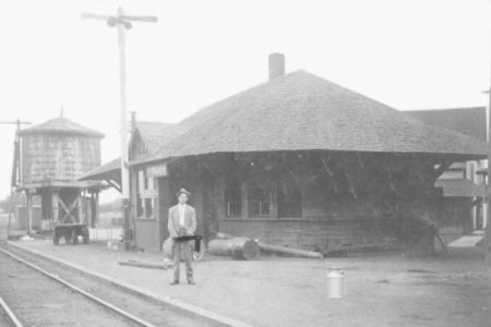 Clover Leaf Depot - Forrest, Indiana